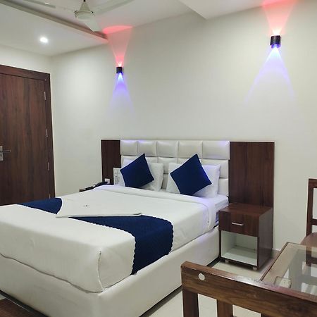וורנגל Hotel Skyland מראה חיצוני תמונה